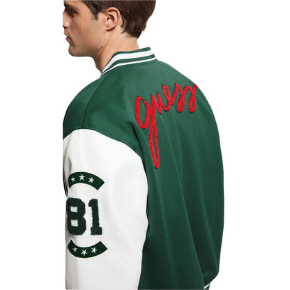 Chaqueta universitaria verde parcheada 